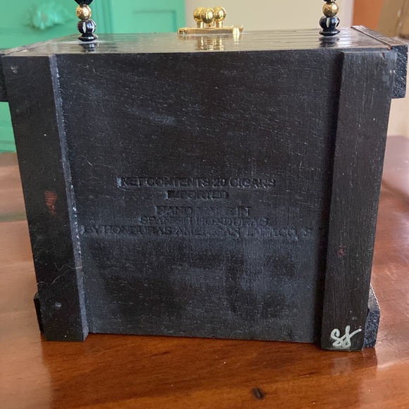 UNIQUE CIGAR BOX WOOD PURSE WITH MIRROR INSIDE AND BEADED HANDLE. - Picture 6 of 8